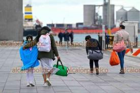 Veracruz, Ver., 11 de enero de 2024.- Ambiente fro viven los jarochos este fin de semana. La sensacin trmica marca hasta 16 grados en el puerto aunque algunos se animaron a acudir a las playas.