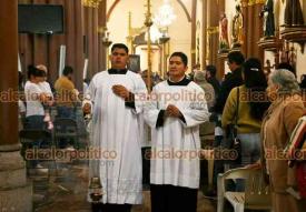 Xalapa, Ver., 26 de enero de 2025.- El prroco Jos Ignacio Barrera ofici la misa de este domingo en la Catedral Metropolitana.
