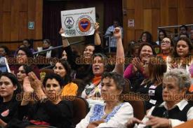 Xalapa, Ver., 27 de enero de 2025.- La diputada local de MORENA, Astrid Snchez Moguel, present la iniciativa para tipificar la violencia vicaria en la entidad, que fue respaldada por  colectivos feministas que asistieron a la sesin de este lunes.