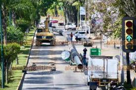 Xalapa, Ver., 29 de enero de 2025.- Las obras en Circuito Presidentes por la construccin de lnea de crcamo de bombeo ?vialidad que ya haba sido reparada? han causado trfico intenso con direccin de Coatepec hacia la Capital. 