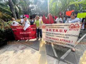 Boca del Ro, Ver., 30 de enero de 2025.- Personal del SETSUV tambin protest frente a la Vicerrectora en esta regin para exigir su aumento salarial.