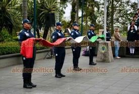 Xalapa, Ver., 10 de marzo de 2025.- La directora del DIF Estatal, Clara Mora Jurez, encabez la ceremonia de izamiento de bandera en el Parque Jurez.