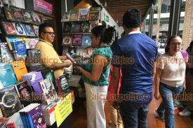 Xalapa, Ver., 26 de julio de 2026.- Presentaciones, talleres y diversas actividades disfrutan los visitantes de la Feria del Libro Infantil y Juvenil, en la prepa Juárez.