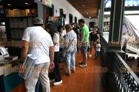Xalapa, Ver., 26 de julio de 2026.- Presentaciones, talleres y diversas actividades disfrutan los visitantes de la Feria del Libro Infantil y Juvenil, en la prepa Juárez.