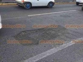 Emiliano Zapata, Ver., 26 de julio de 2026.- Múltiples baches se observan en el tramo carretero donde este domingo murió un motociclista.